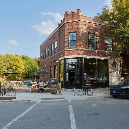 The Leavitt Street Inn & Tavern
